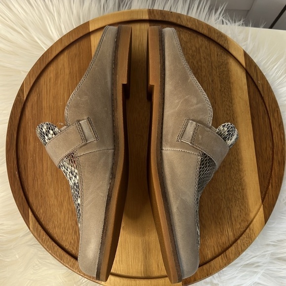 TAOS Footwear Taupe Snakeskin Royal Slider Mule New Size  8 - Picture 7 of 10